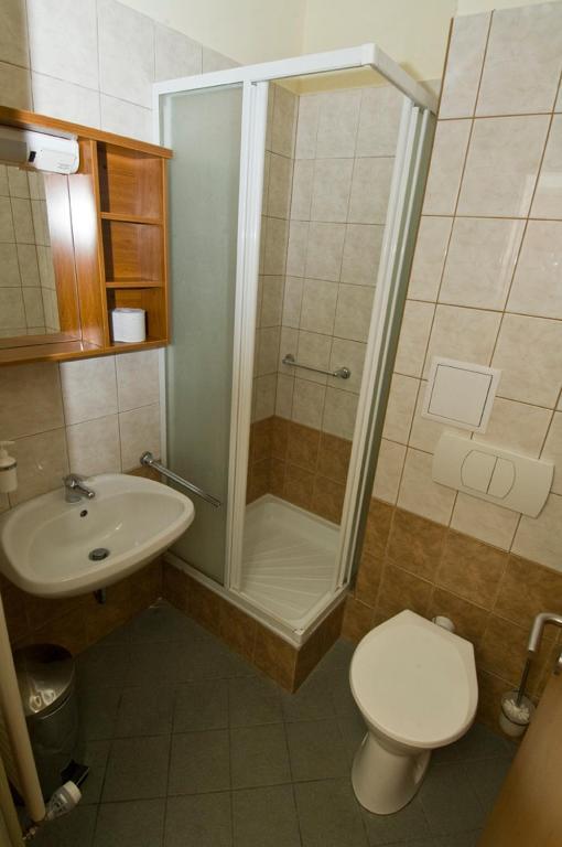 Károly Róbert Diákhotel Gyongyos Quarto foto