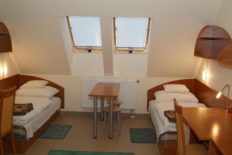 Károly Róbert Diákhotel Gyongyos Quarto foto