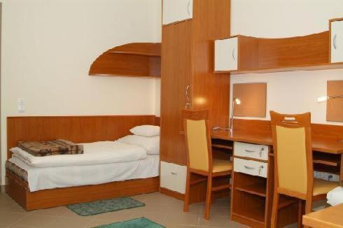 Károly Róbert Diákhotel Gyongyos Exterior foto