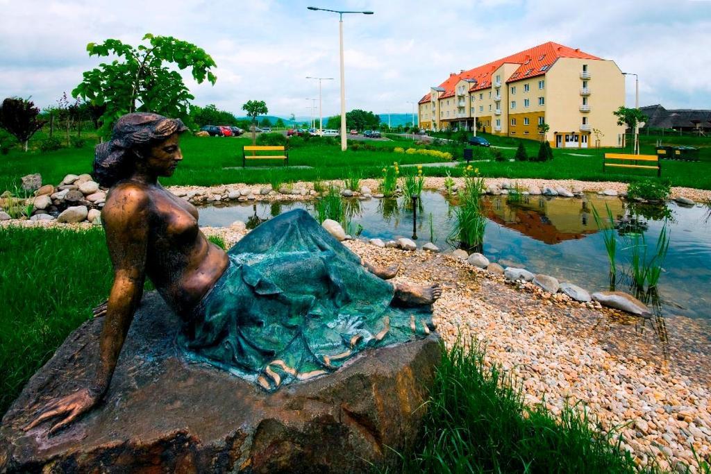 Károly Róbert Diákhotel Gyongyos Exterior foto